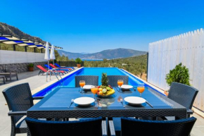 Harika Deniz ve Doğa Manzaralı Villa Mert